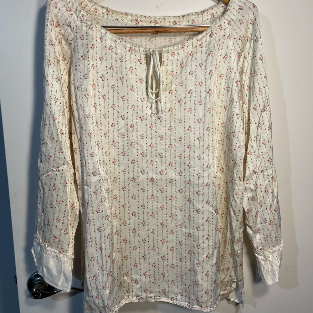 Lingerie womens top SZ L. Round neck with long sleeves